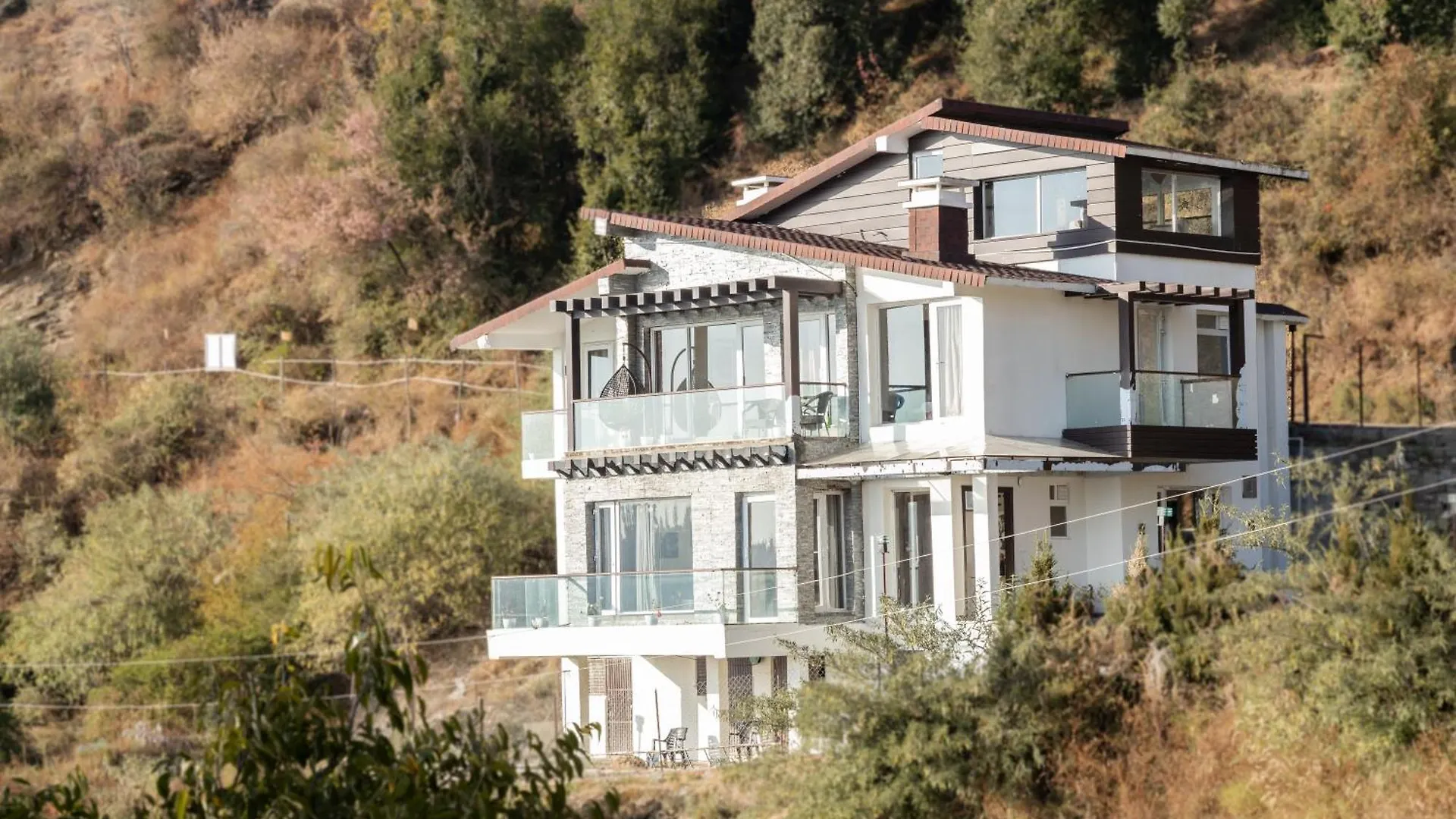 Hostie Imperial Chalet-3 Bhk Mountain Villa, Chail Σίμλα